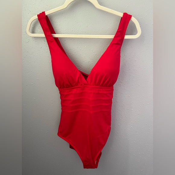 LA BLANCA Multi Strap Cross Back One Piece Cherry Red Swimsuit Size 10 New - Picture 3 of 7